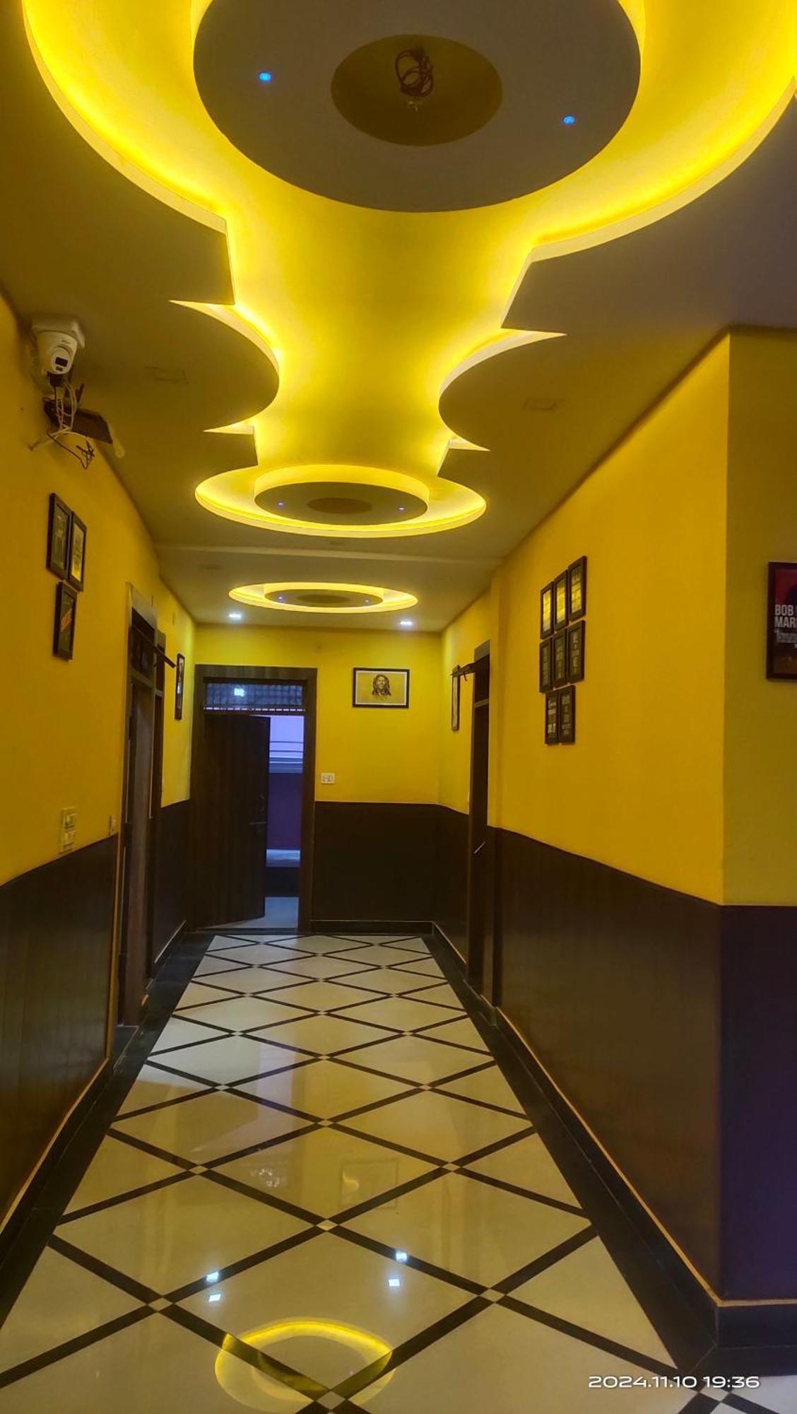 Big Brother Hostel Hotel Agra  Exteriör bild