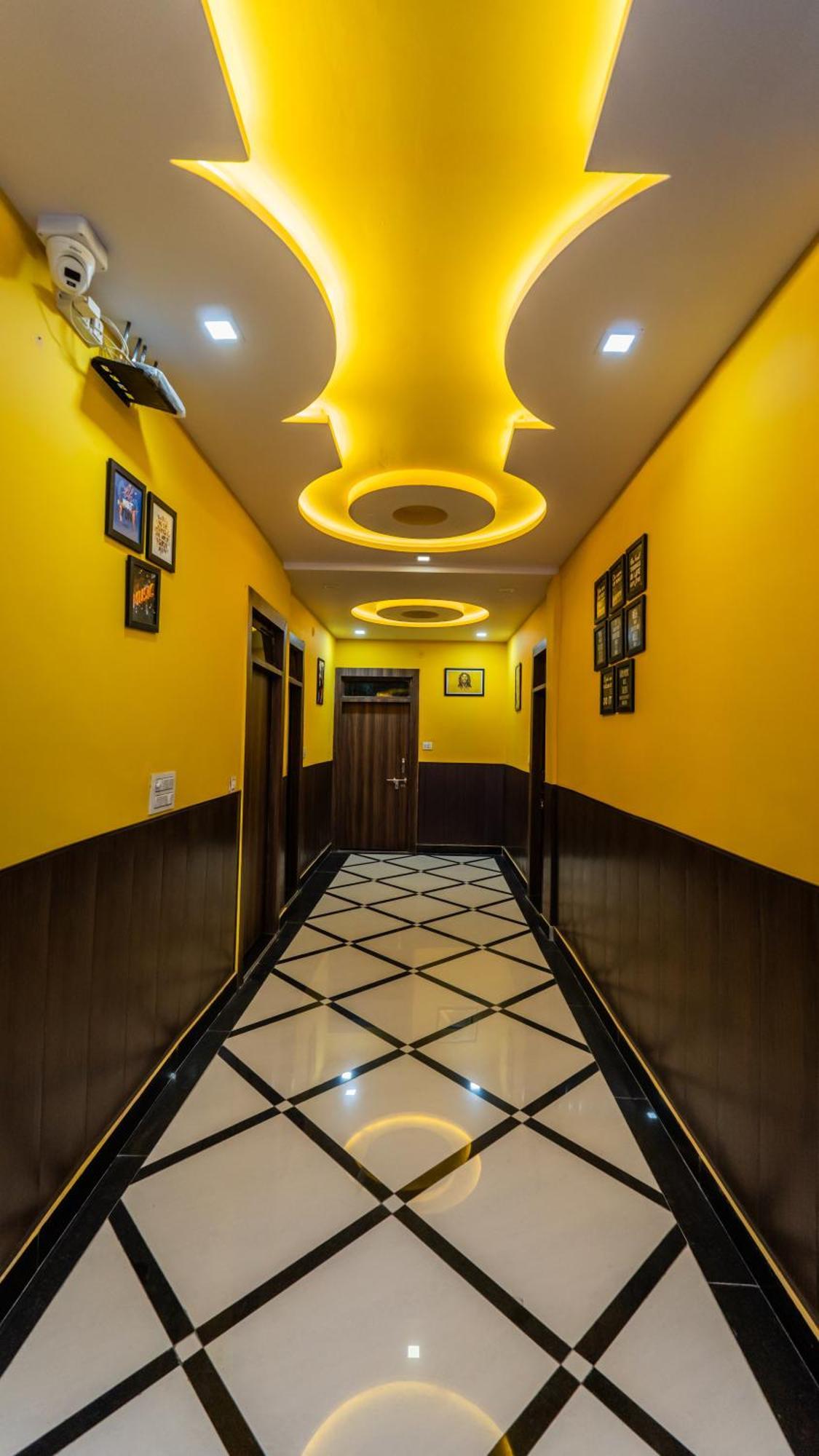 Big Brother Hostel Hotel Agra  Exteriör bild