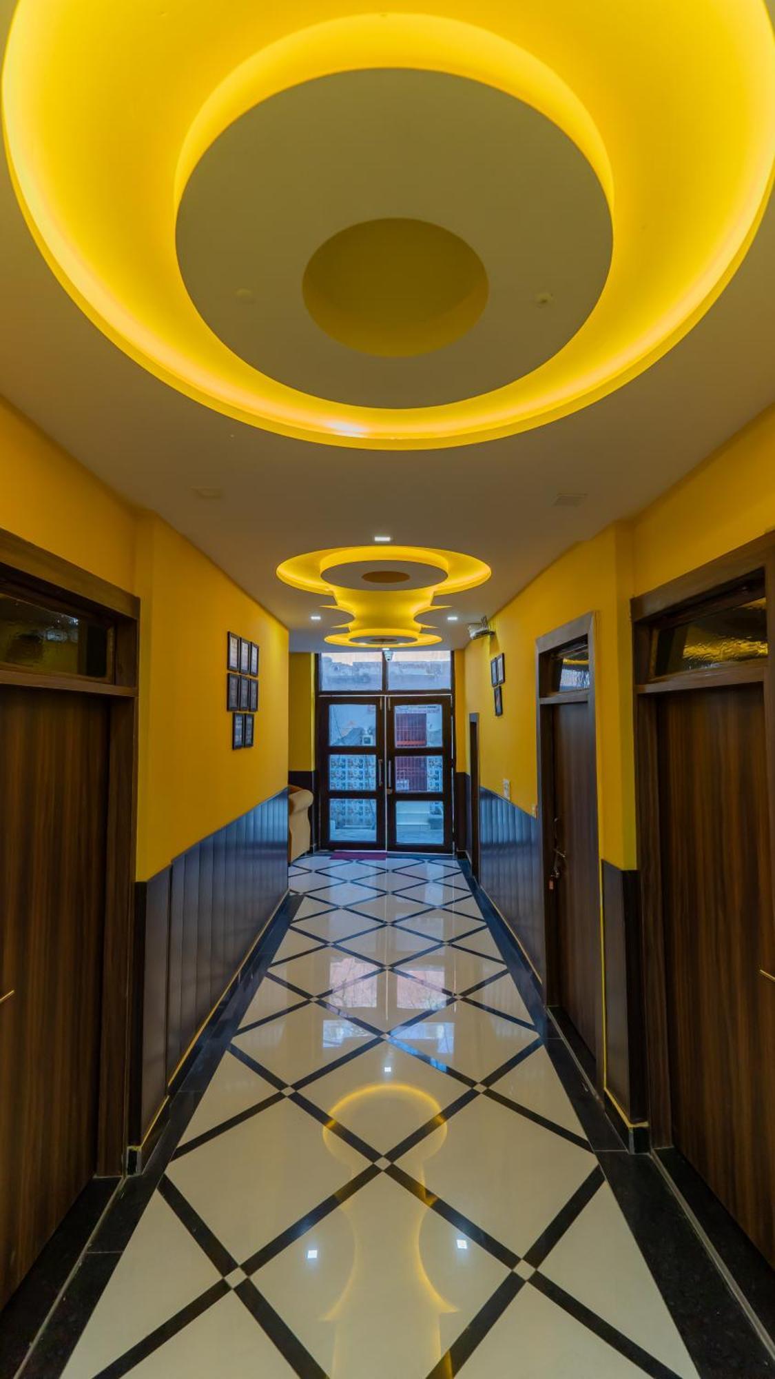 Big Brother Hostel Hotel Agra  Exteriör bild