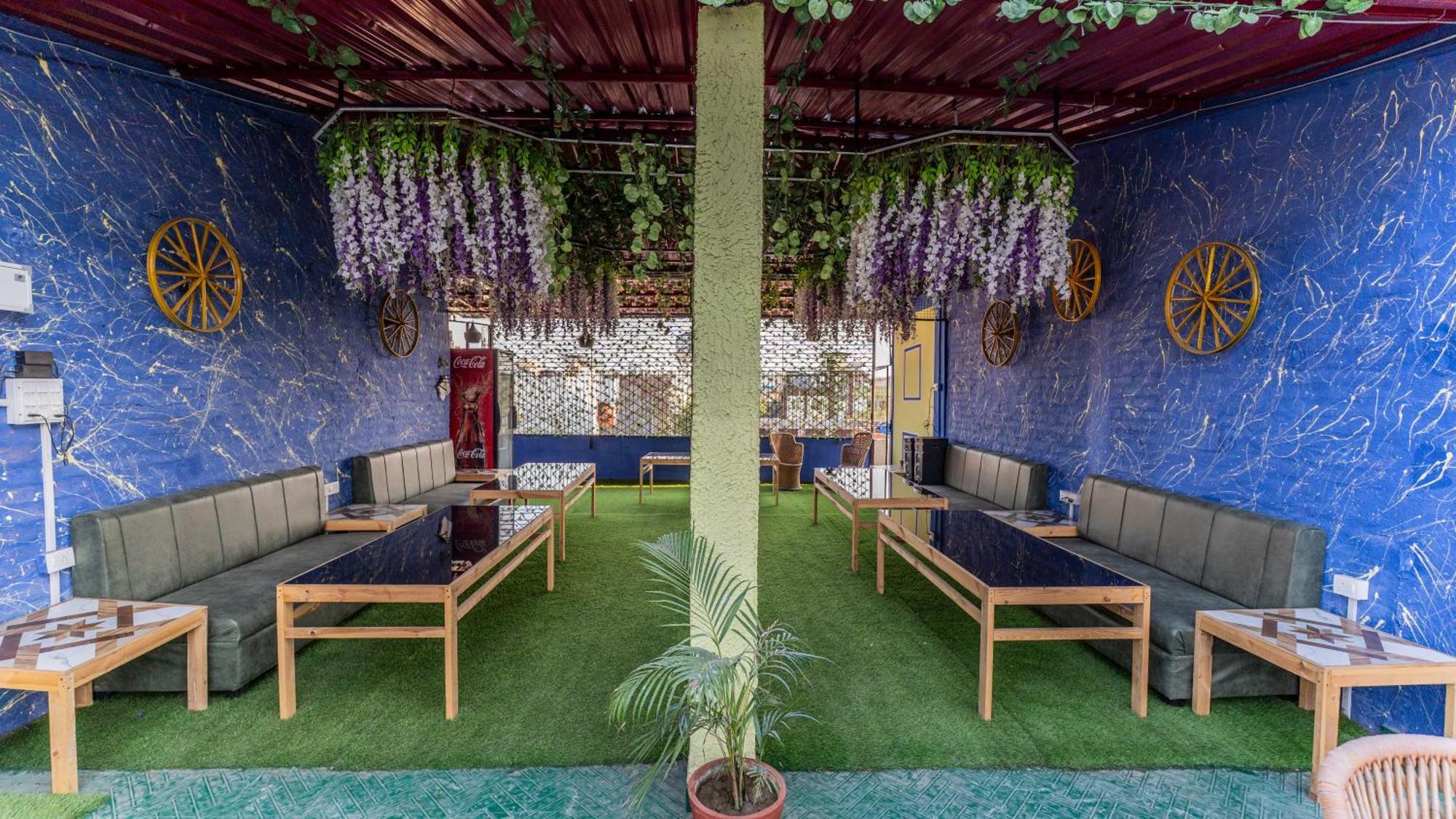 Big Brother Hostel Hotel Agra  Exteriör bild