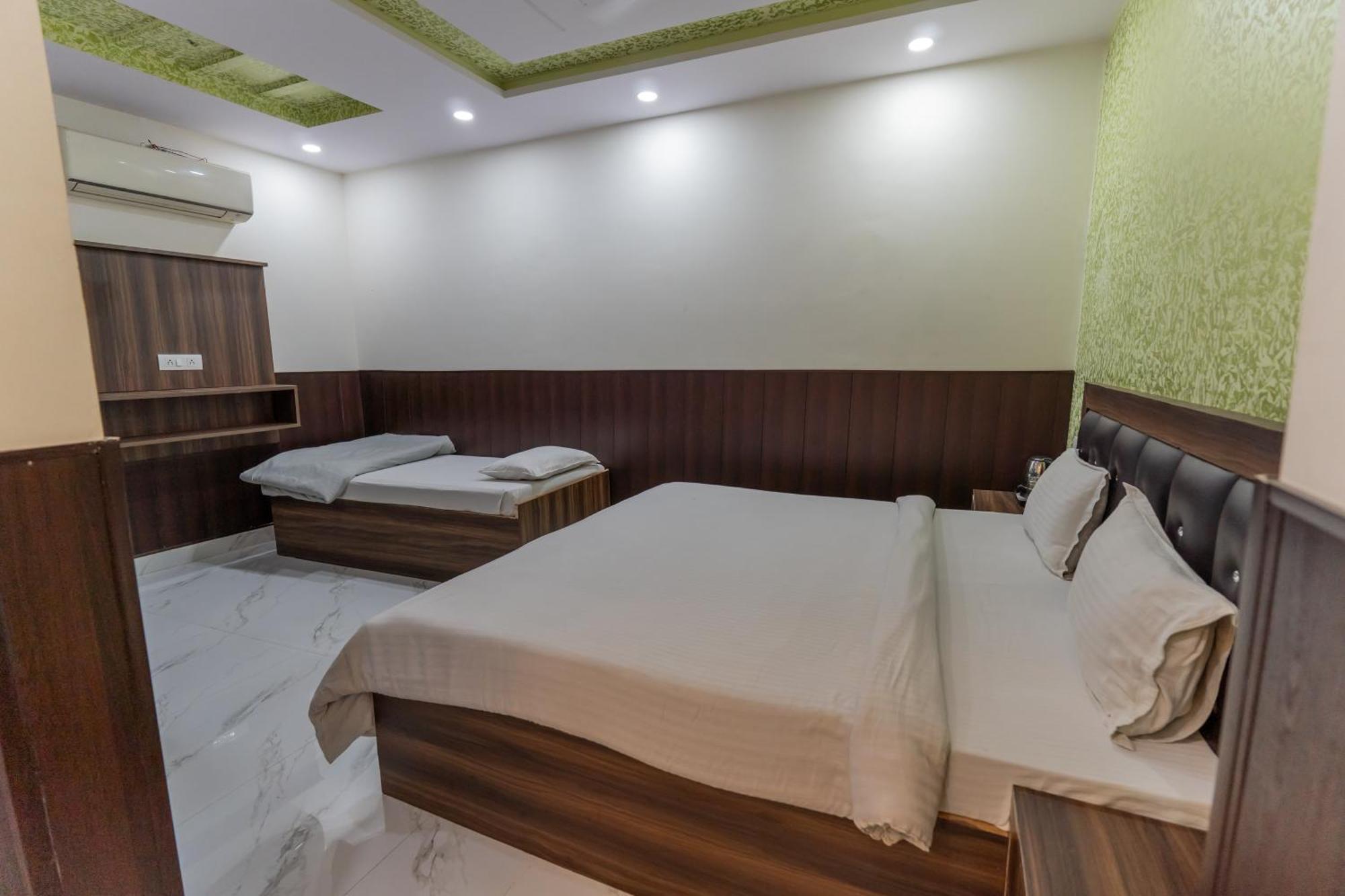 Big Brother Hostel Hotel Agra  Rum bild