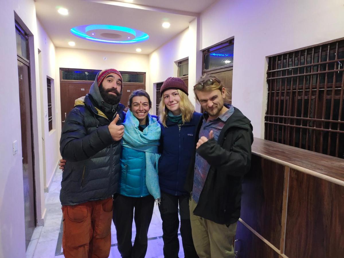 Big Brother Hostel Hotel Agra  Exteriör bild